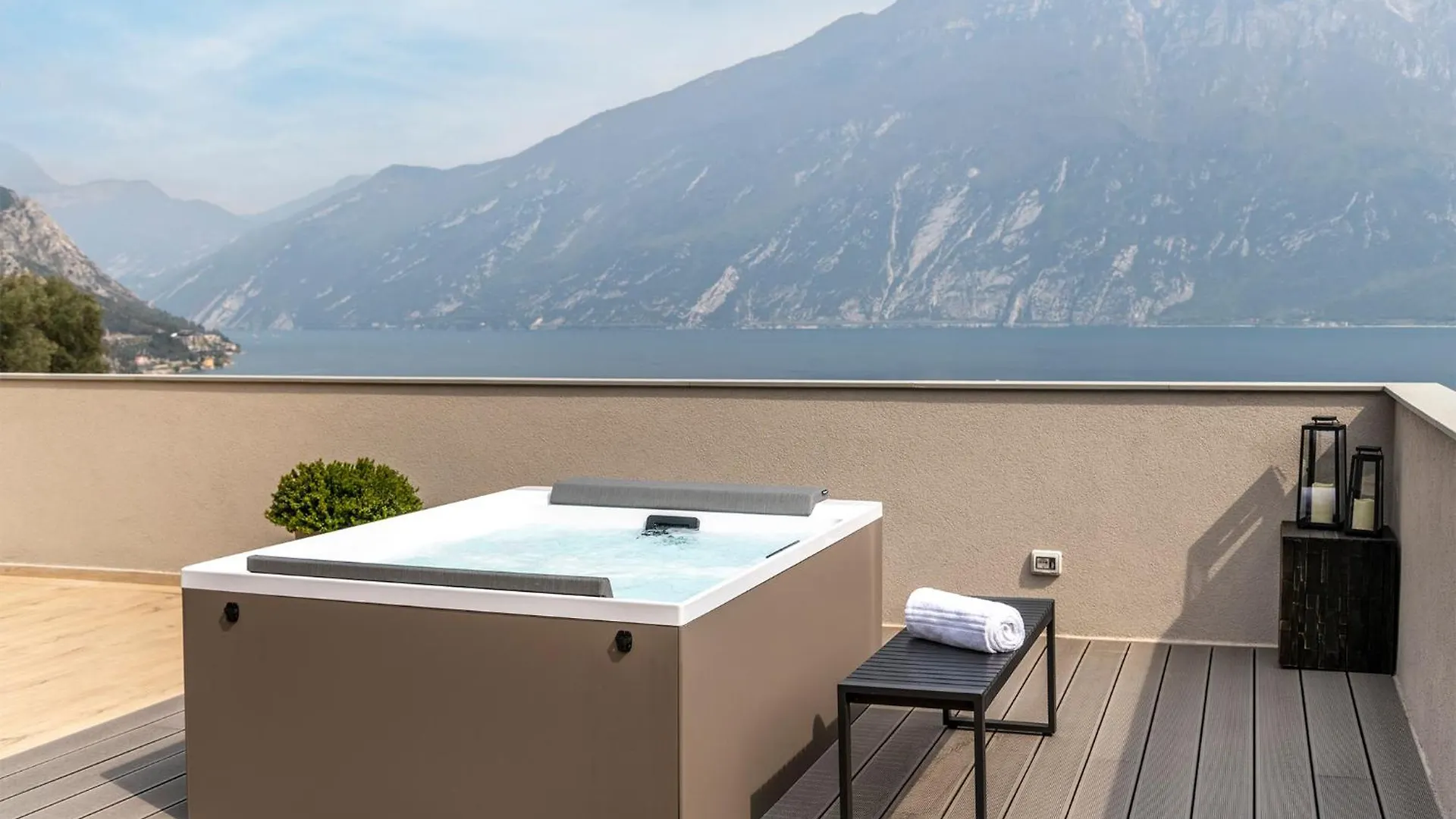 Evo Suites Apartments リモーネ・スル・ガルダ 4*,  イタリア